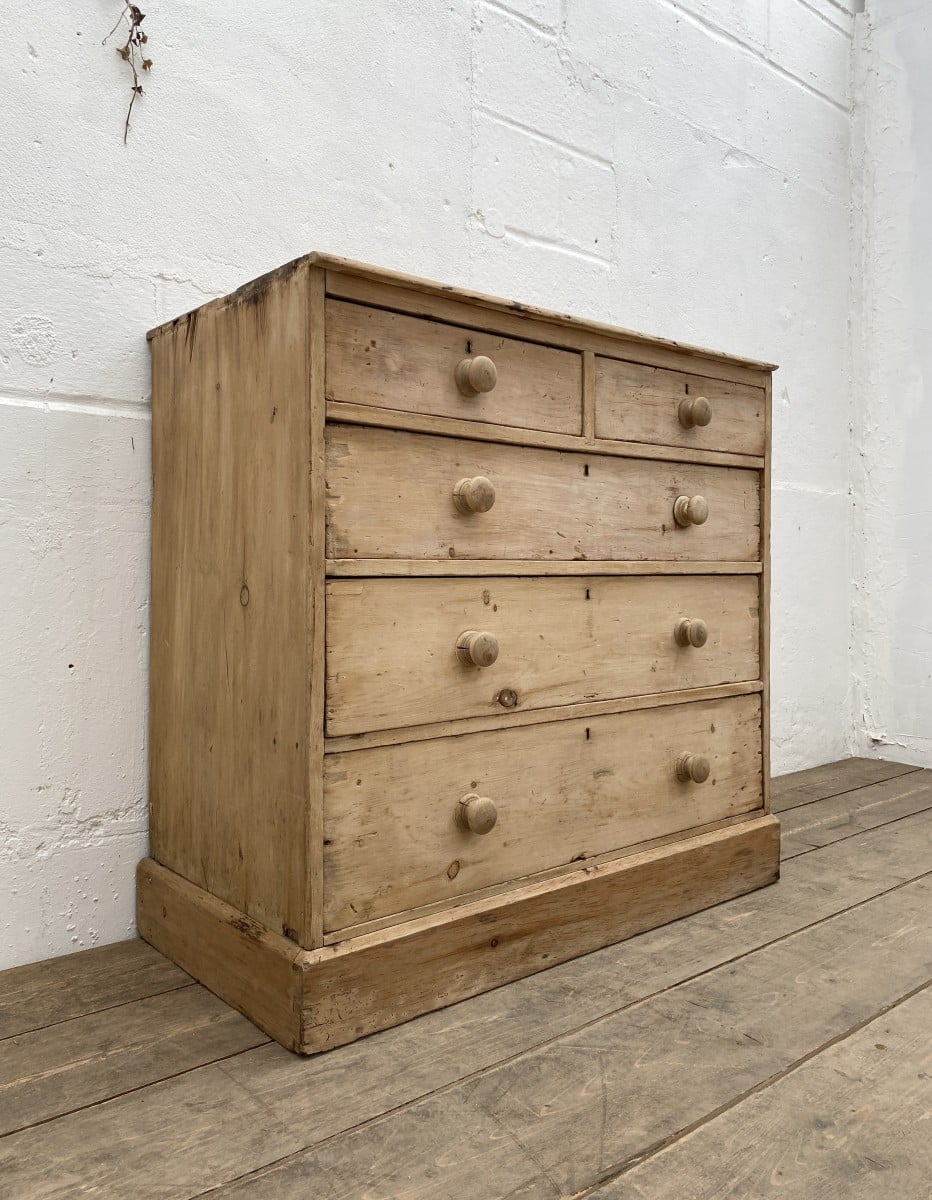 Stripped pine online chest of drawers