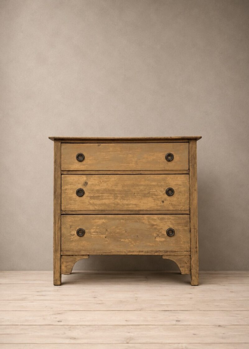 Painted pine chest of drawers